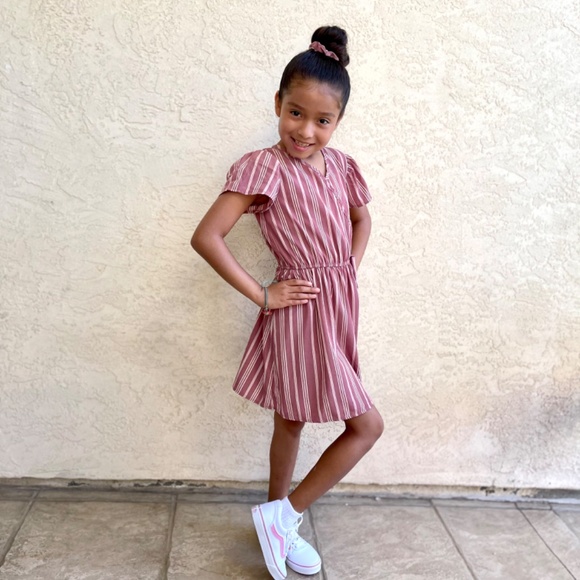 Hi I’m Zoe! Welcome to my closet🌸 - Picture 11 of 16